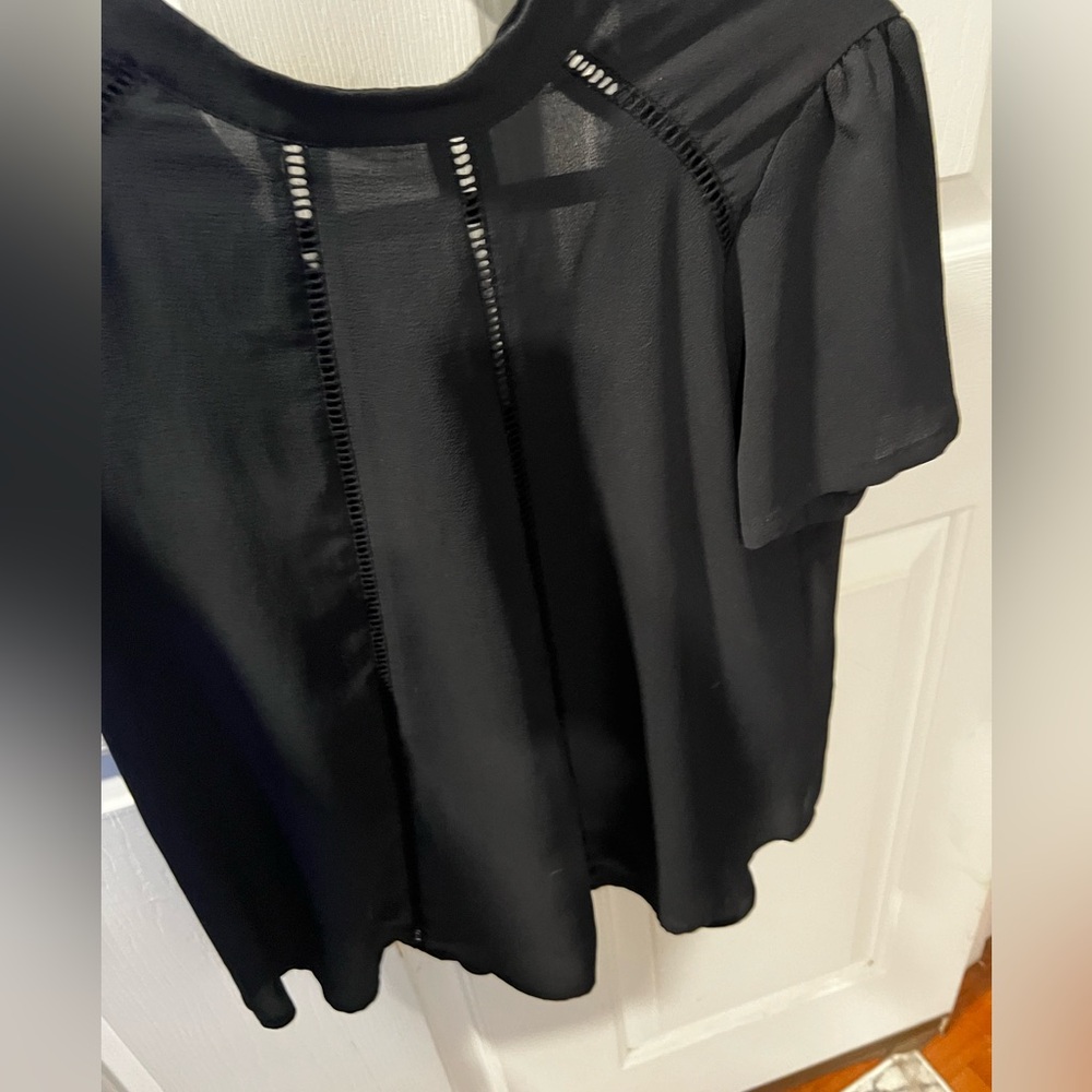 Black top - Picture 4 of 4